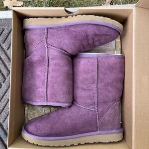 Ugg Australia Women’s Classic Short - Rum. Size 7